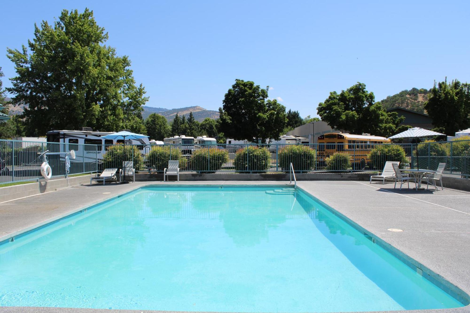 Americas Best Value Inn - Phoenix / Ashland Buitenkant foto