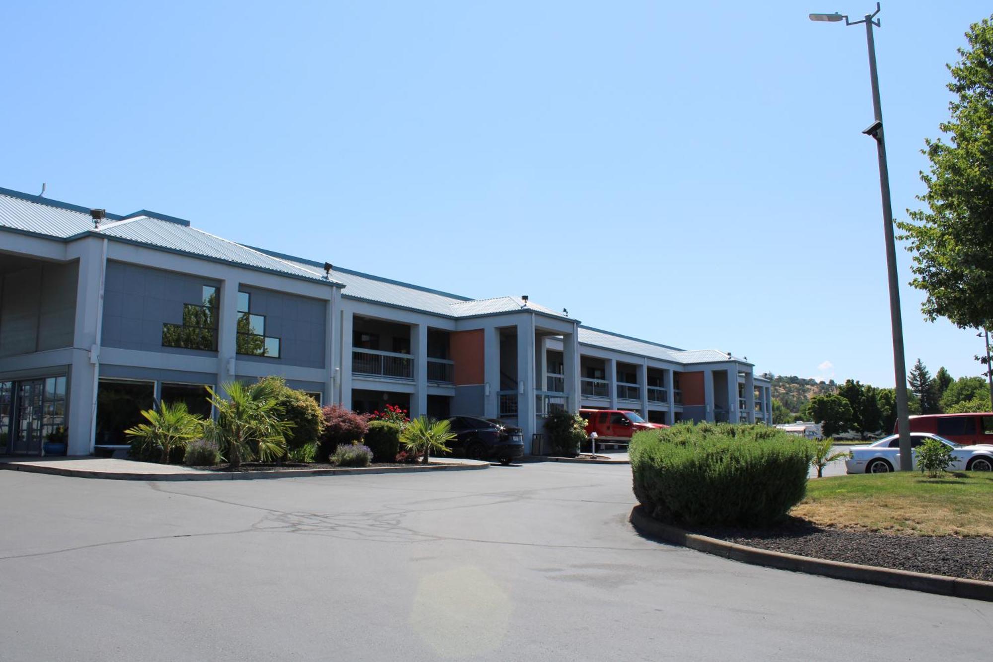 Americas Best Value Inn - Phoenix / Ashland Buitenkant foto