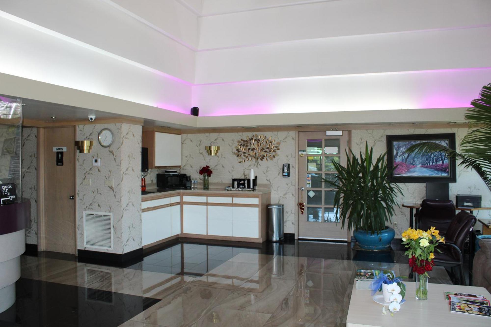 Americas Best Value Inn - Phoenix / Ashland Buitenkant foto