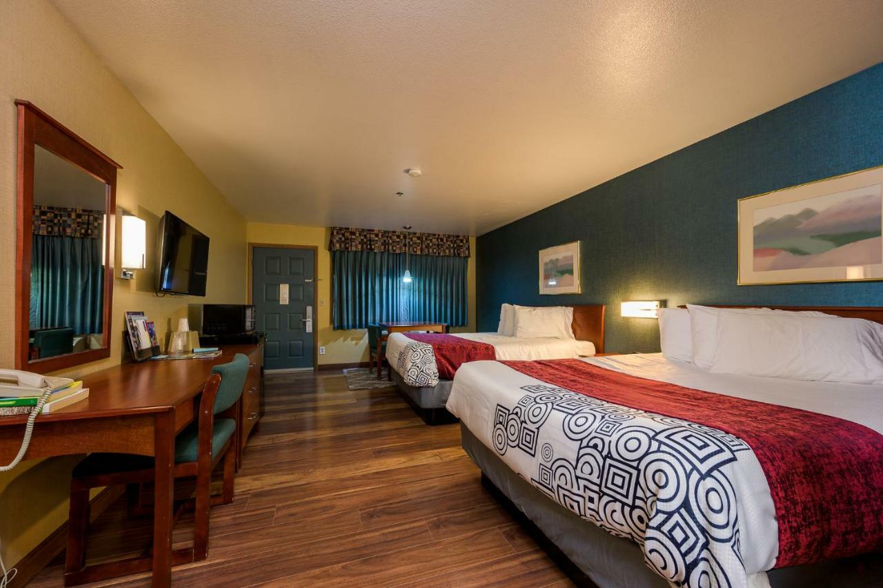 Americas Best Value Inn Phoenix Medford Buitenkant foto